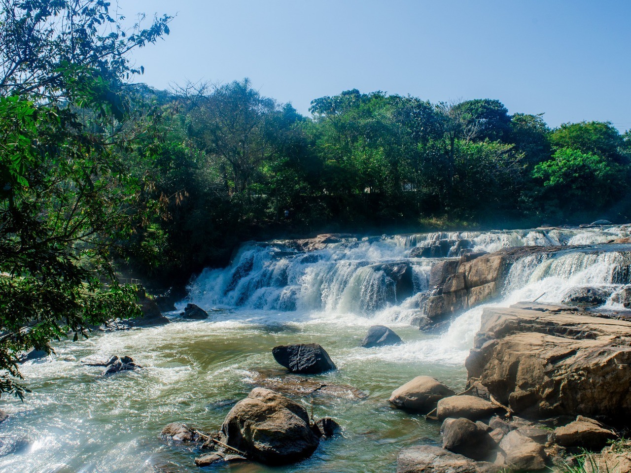 Rejunte sujo, registros emperrando – Foto de Hotel Recanto da Cachoeira,  Socorro - Tripadvisor