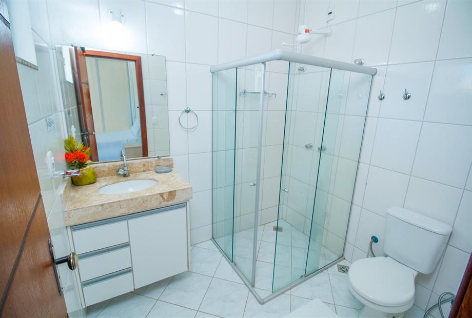 Lua Cheia - banheiro social.jpg