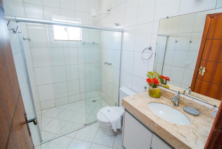 Lua Cheia - banheiro solteiro.jpg