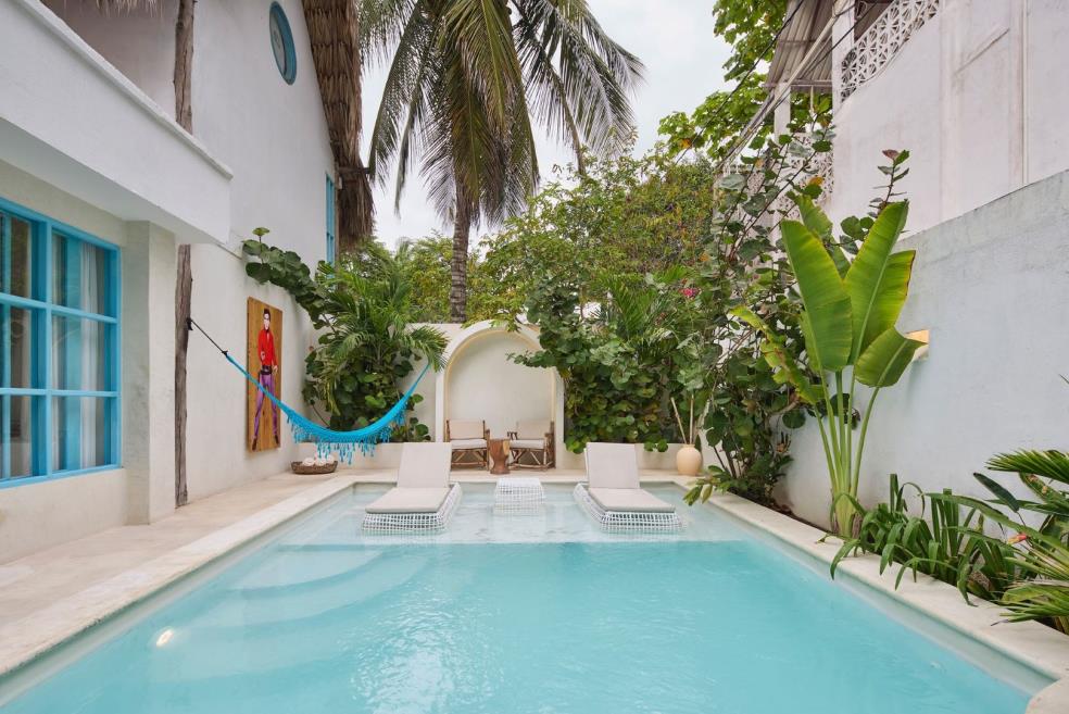 2. villa con piscina.jpg