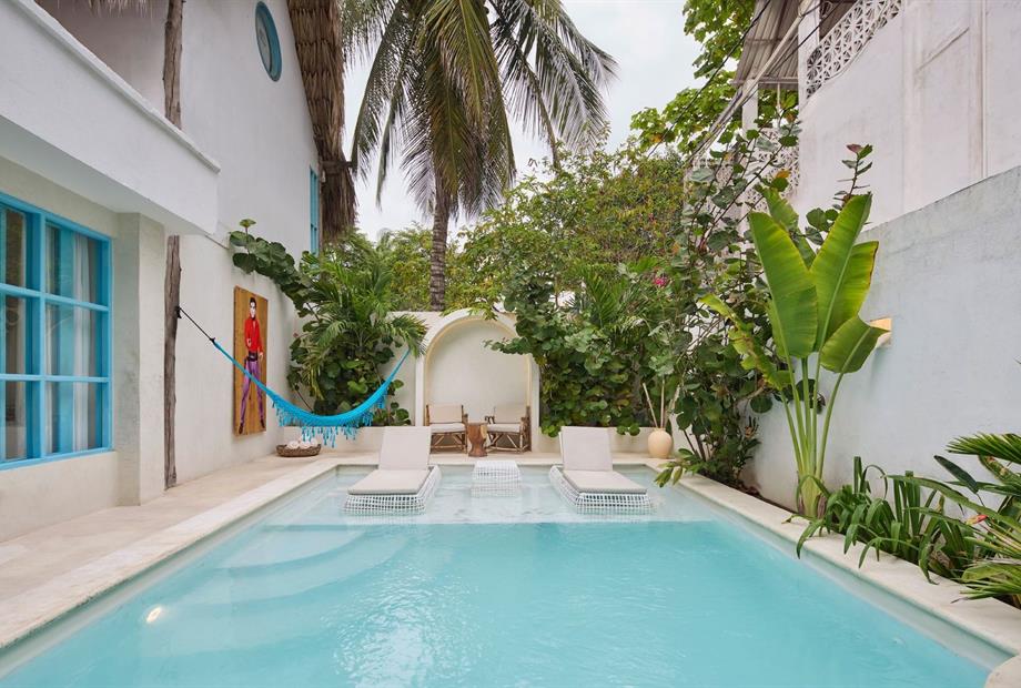 2. villa con piscina.jpg