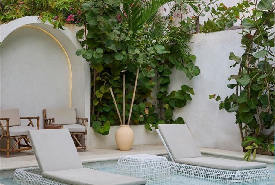 10.1. villa con piscina.jpg