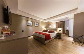 Suite triple premium para parejas de Faial Prime Suites