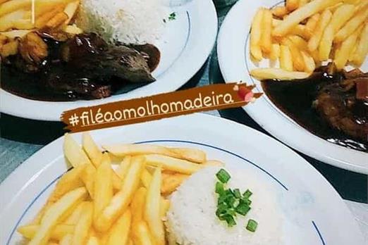 filé ao molho madeira.jpeg