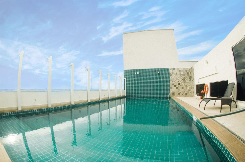 ceu piscina.jpg