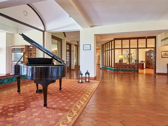Penina-Lobby-Piano.jpg