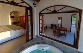 Panoramic Suite with Jacuzzi, balcony with sea view, 1st floor of Pousada Natureza Morro de São Paulo 