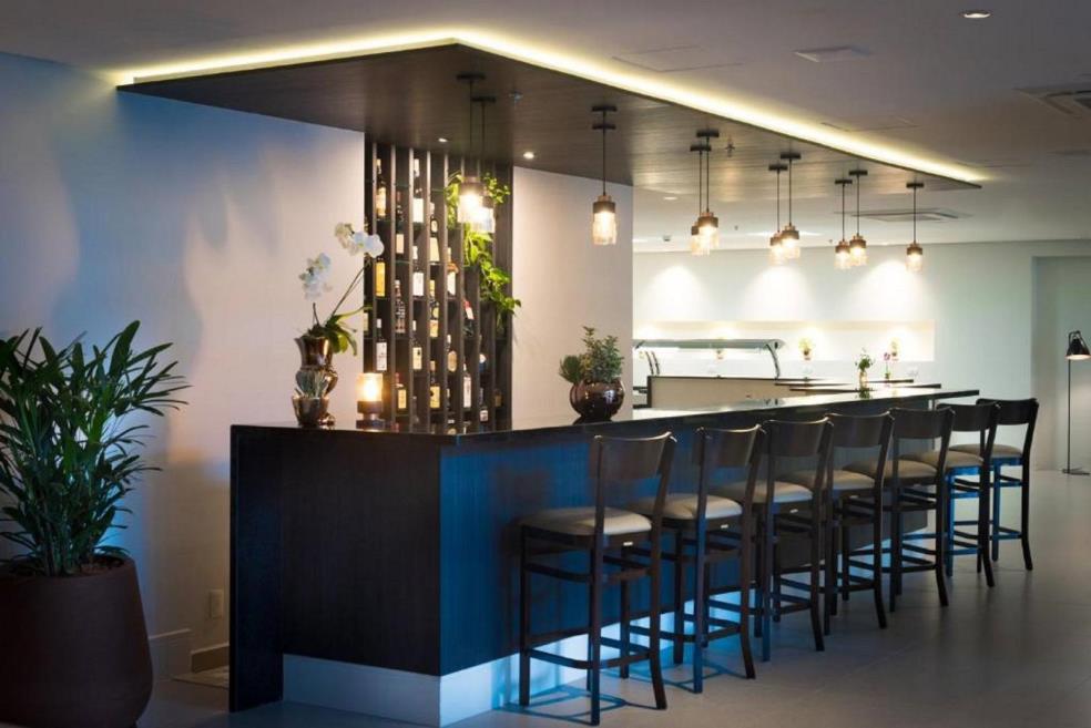bar 1.jpg