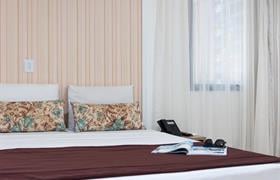 Suíte - Lateral com varanda. do Slaviero Hotel Vitória