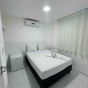 Standard -  sem cozinha - sem varanda  1 cama de casal no quarto e 1 cama de solteiro na sala