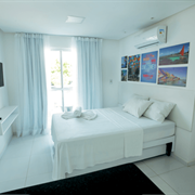 Studio - com cozinha e com varanda - cama casal e cama auxiliar