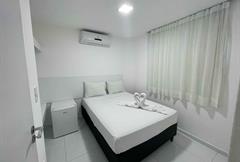 Standard -  sem cozinha - sem varanda  1 cama de casal no quarto e 1 cama de solteiro na sala