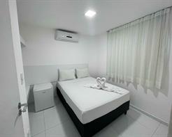 Standard -  sem cozinha - sem varanda  1 cama de casal no quarto e 1 cama de solteiro na sala