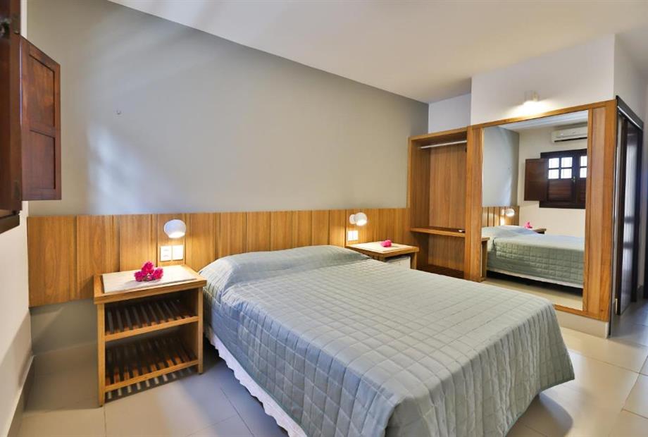 quarto casal com vista piscina.jpg