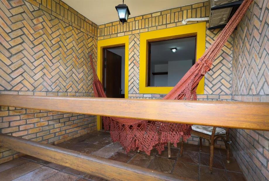 vista piscina e varanda.jpg