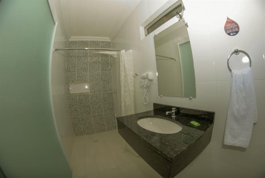 banheiro adaptado container.JPG