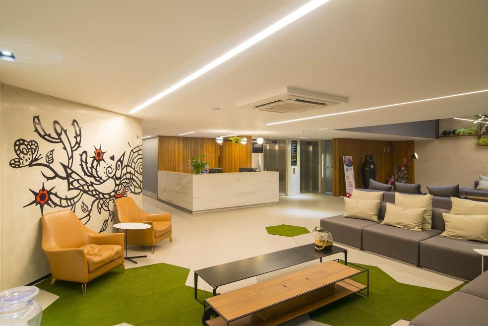lobby 4.jpg