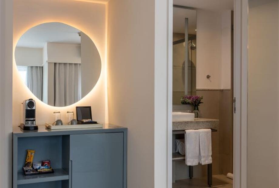 om 7 suite junior.jpg