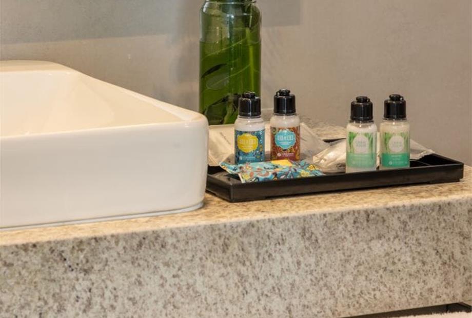 om 9 suite junior.jpg