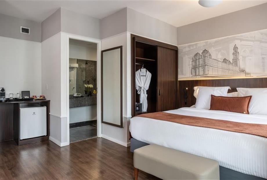 om 4 suite premium.jpg