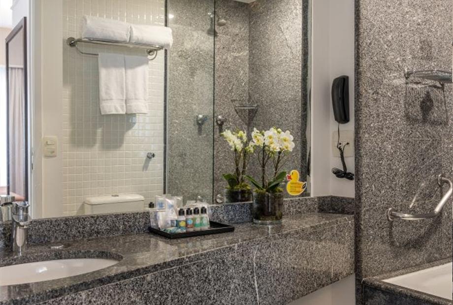 om 9 suite premium.jpg