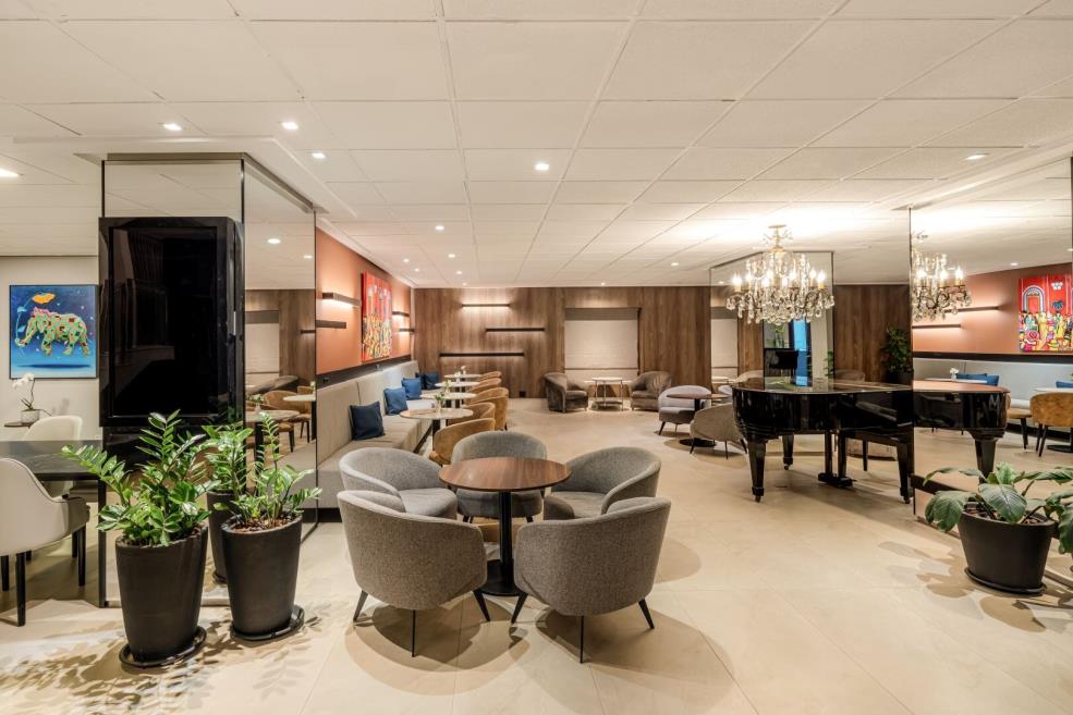 om lobby 2.jpg