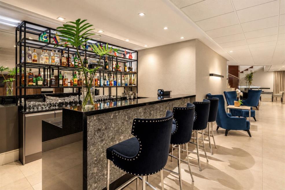 om lobby bar 1.jpg