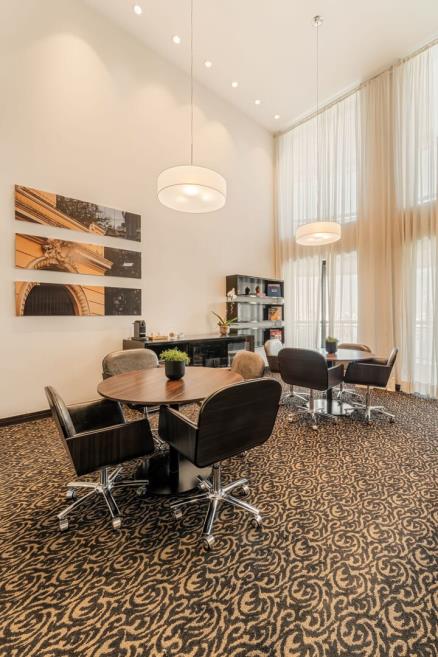 om lounge vip 2.jpg