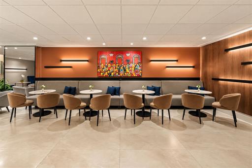 om lobby bar 2.jpg