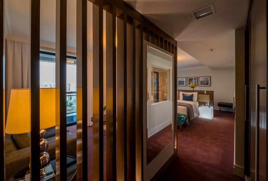 02 suíte premier - cama king size1.jpg