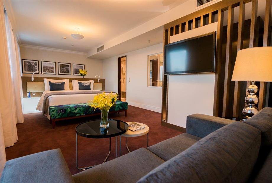 01 suíte premier - cama king size2.jpg