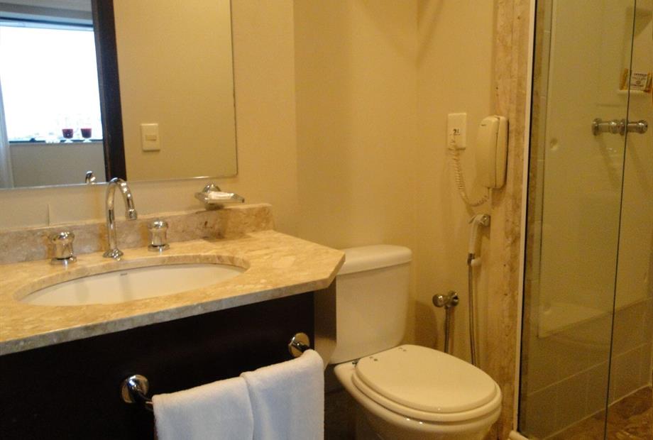 om luxo triplo banheiro 5.jpg