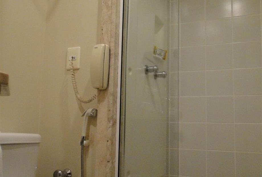 om luxo triplo banheiro 3.jpg