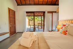 Bangalô Vista Jardim com Piscina