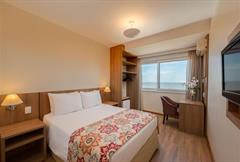 Luxo Família - 1 Cama de Casal e 2 Camas de Solteiro