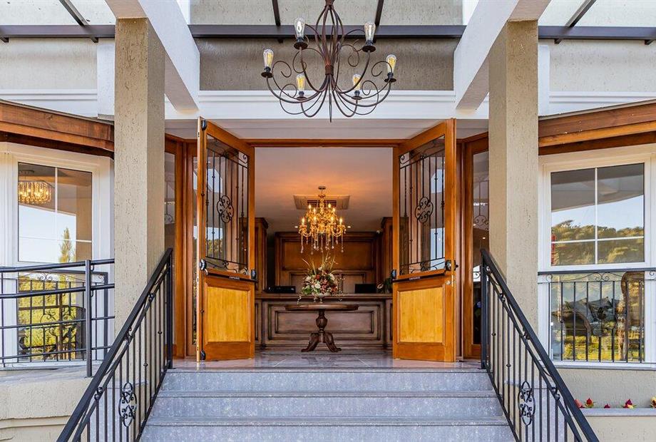 Colina Lagos Hotel2.jpg