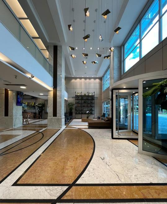 24) lobby 2 omni.jpg