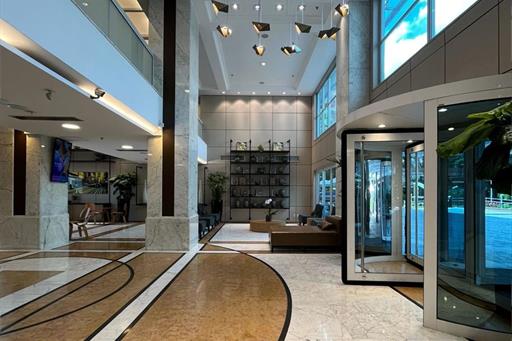 24) lobby 2 omni.jpg