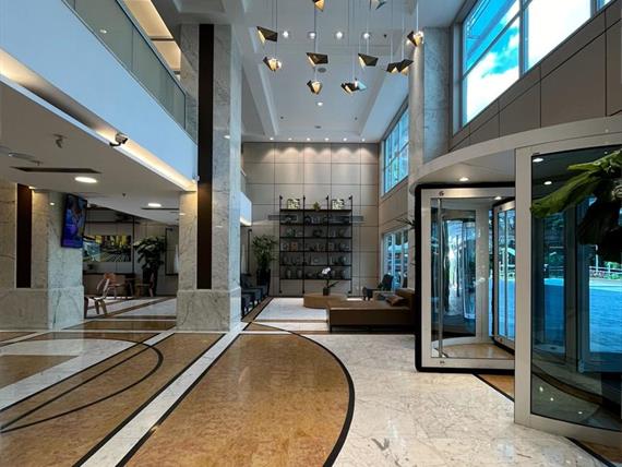 24) lobby 2 omni.jpg