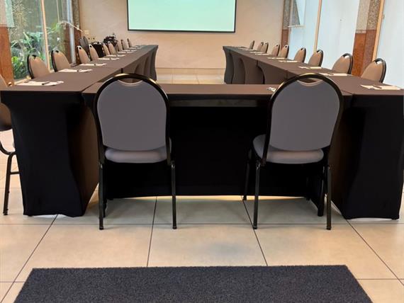47) sala de eventos 1 exp.jpg