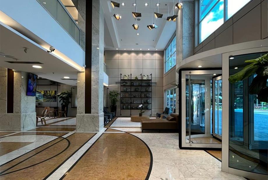 24) lobby 2 omni.jpg