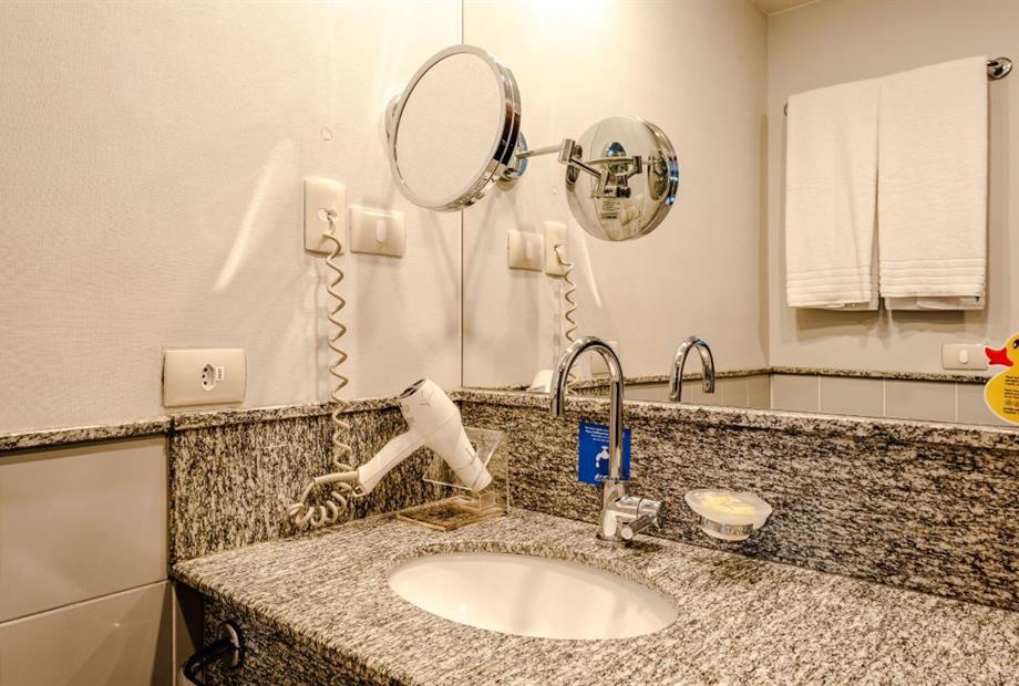 suite jr 21 omn1.jpg