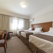 Luxo Triplo (3 Camas de Solteiro)