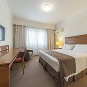 Luxo Triplo (01 Cama Casal + 01 Cama Solteiro)