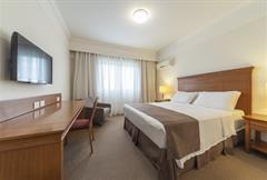 Luxo Triplo (01 Cama Casal + 01 Cama Solteiro)