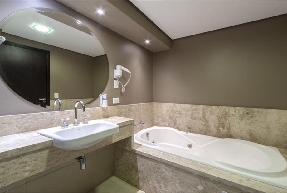 58 suite com banheira.jpg