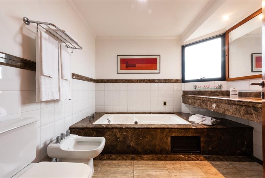 suite master (9).JPG