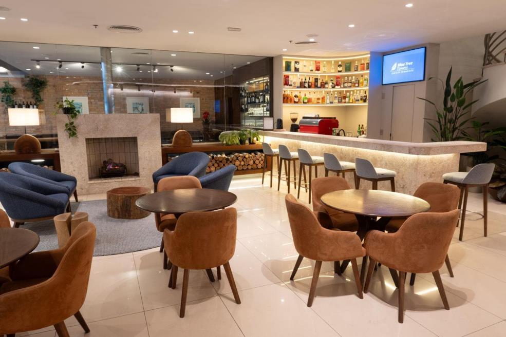 lobby om_8757.jpg
