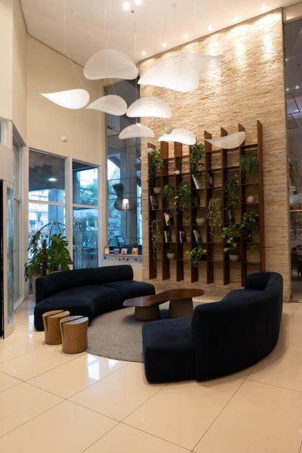 lobby om_8783.jpg