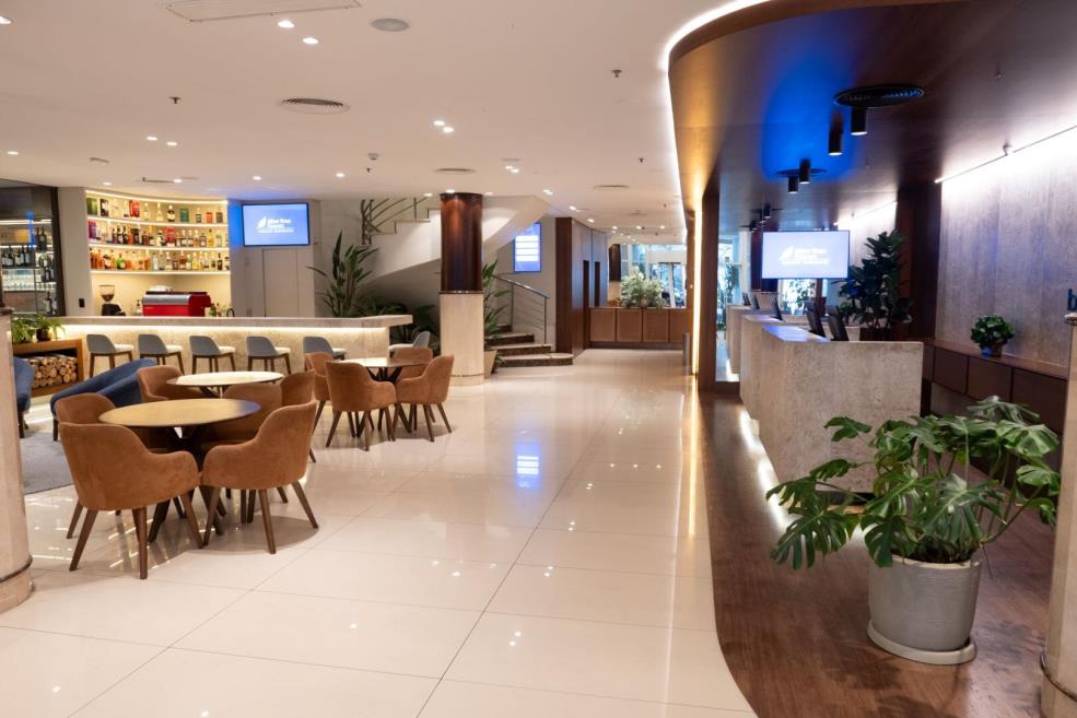 lobby om_8809.jpg